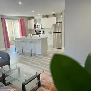 Entire 2 Bedroom Downtown - U2 Apartment